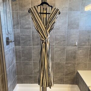 Evereve Black and Cream Striped Midi Dress